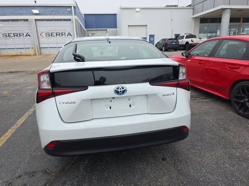 Used 2021 Toyota Prius L Eco image 3