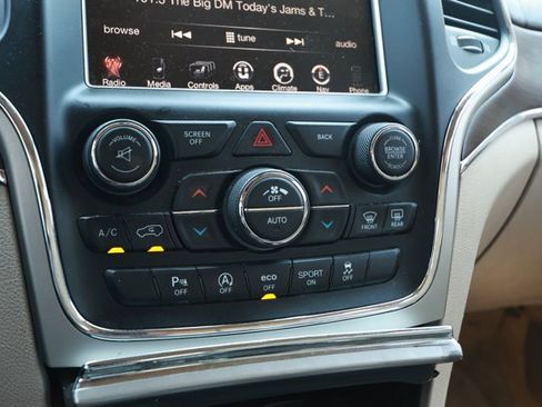 Used 2016 Jeep Grand Cherokee Overland AWD/4WD image 17