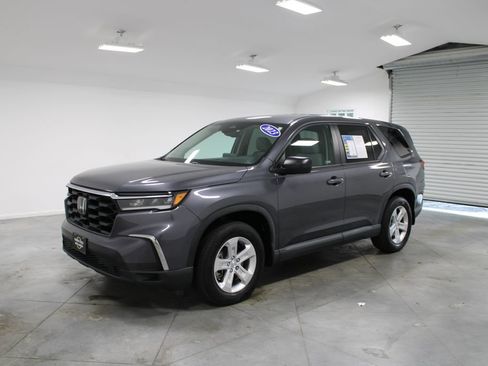 Used 2023 Honda Pilot LX image 4