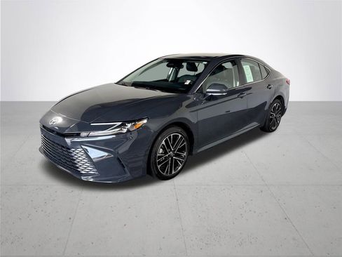 Used 2025 Toyota Camry XLE FWD image 2