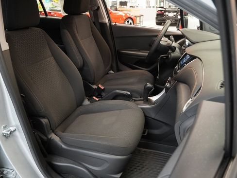 Used 2021 Chevrolet Trax LS image 30