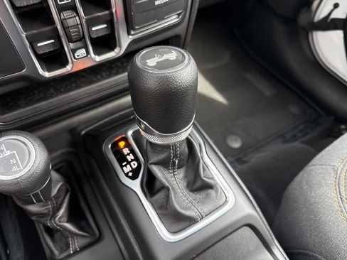 Used 2025 Jeep Wrangler Sport S image 18