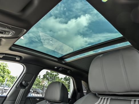 Certified 2022 Bentley Bentayga AWD/4WD image 18