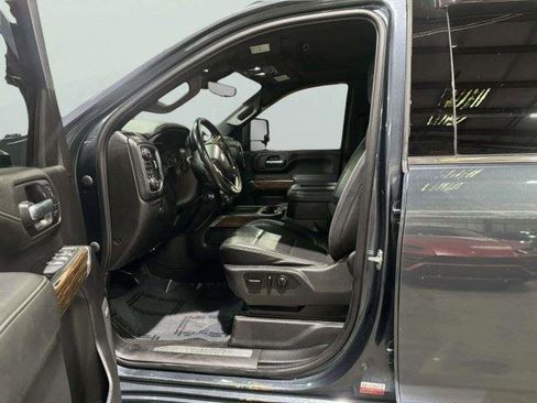 Used 2020 Chevrolet Silverado 2500 High Country w/ Technology Package AWD/4WD image 17