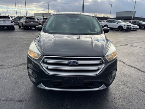 Used 2017 Ford Escape SE image 2