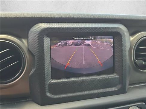 Used 2018 Jeep Wrangler Unlimited Sport AWD/4WD image 14