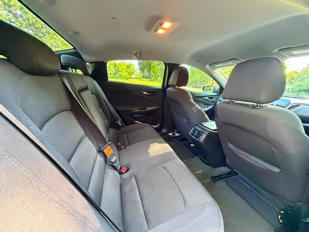 Used 2019 Chevrolet Malibu LT FWD image 7