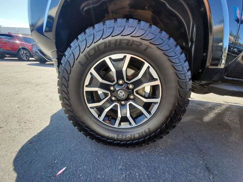 Used 2022 Toyota Tacoma TRD Sport w/ Technology Package image 31