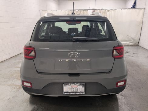 Used 2023 Hyundai Venue SEL FWD image 8
