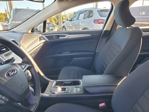 Used 2019 Ford Fusion SE image 10