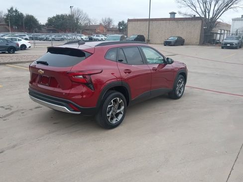 Used 2025 Chevrolet Trax LT w/ LT Convenience Package image 9