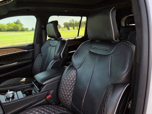 Used 2025 Jeep Grand Cherokee L Summit AWD/4WD image 14