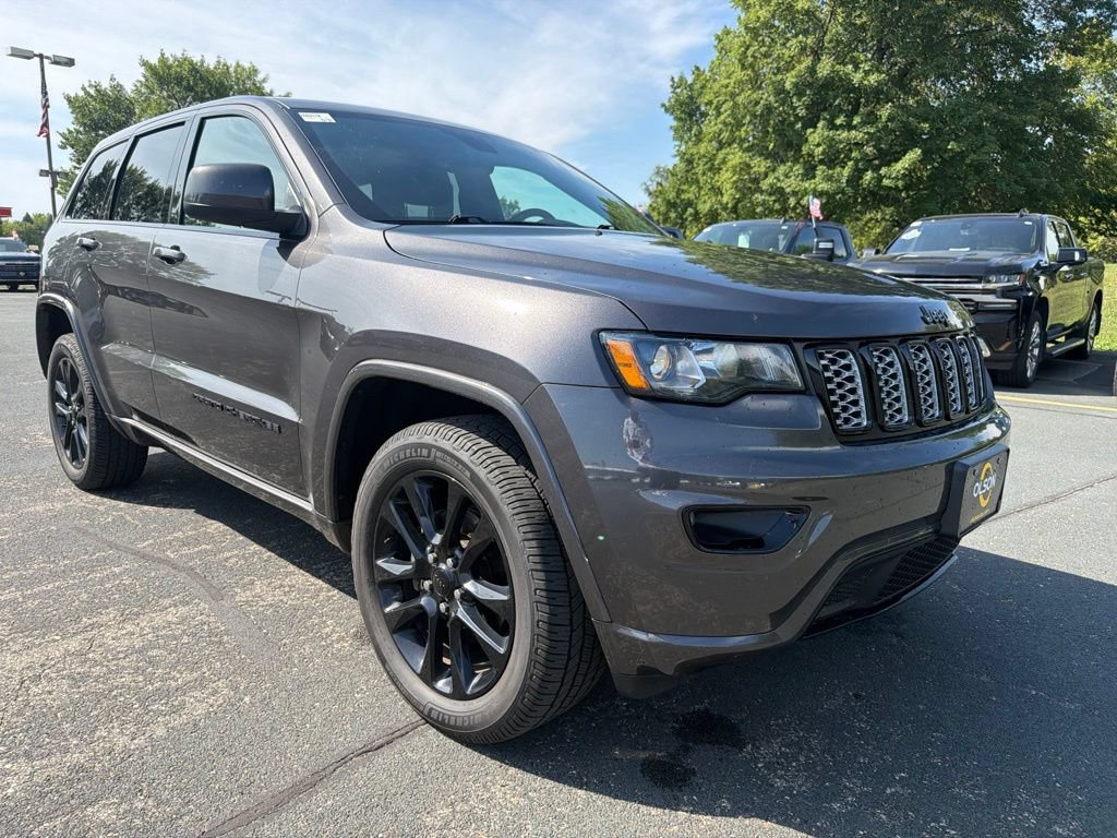 Used 2020 Jeep Grand Cherokee Altitude AWD/4WD image 1