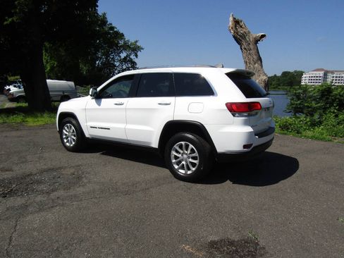 Used 2021 Jeep Grand Cherokee Laredo AWD/4WD image 38