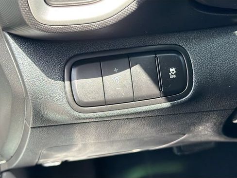 Certified 2025 Hyundai Venue SE FWD image 9