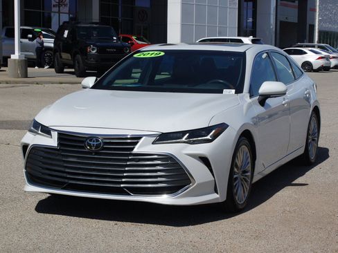 Used 2019 Toyota Avalon Limited w/ Advanced Safety Package image 2