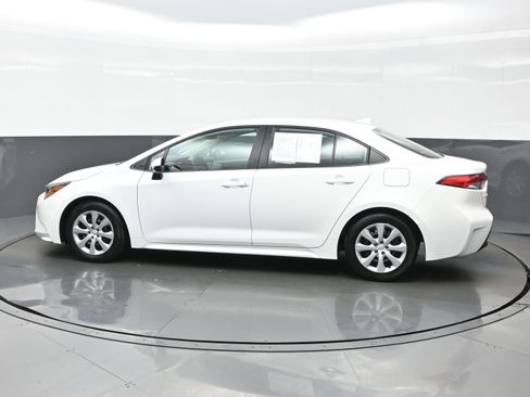 Used 2024 Toyota Corolla LE FWD image 3