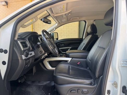 Used 2016 Nissan Titan PRO-4X w/ Pro-4x Convenience Package AWD/4WD image 13