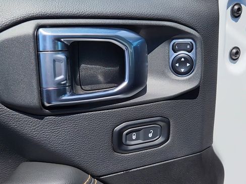 Used 2025 Jeep Wrangler Unlimited Sahara AWD/4WD image 7