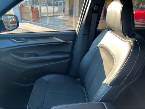 New 2025 Jeep Grand Cherokee Altitude image 29