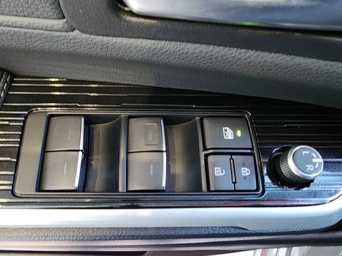 New 2025 Toyota Sienna XLE Woodland Edition image 17