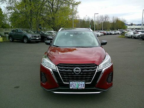 Used 2024 Nissan Kicks SV image 8