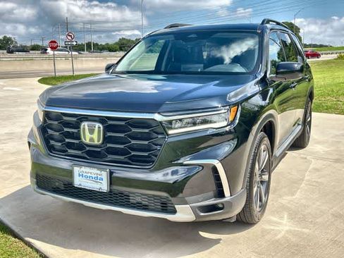 Certified 2025 Honda Pilot Touring image 2