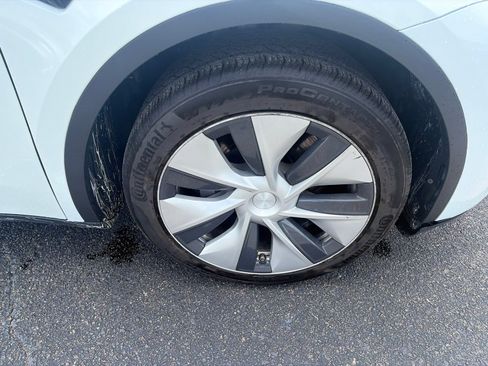 Used 2023 Tesla Model Y Long Range AWD/4WD image 9