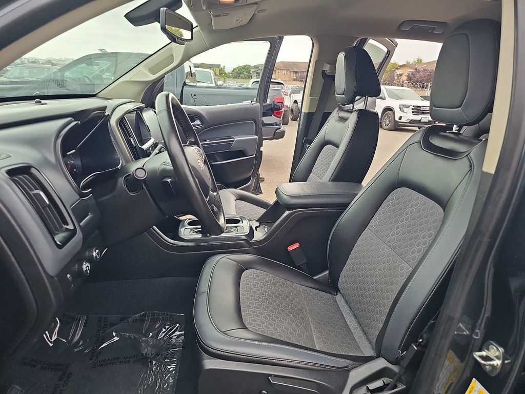 Used 2019 Chevrolet Colorado Z71 AWD/4WD image 14