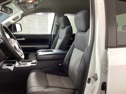 Used 2016 Toyota Tundra SR5 w/ TRD Off Road Package AWD/4WD image 16
