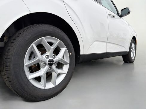 Used 2025 Kia Soul LX FWD image 14