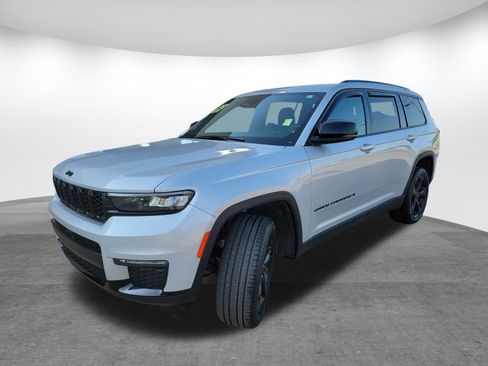 Used 2025 Jeep Grand Cherokee L Limited w/ Black Appearance Package RWD image 3