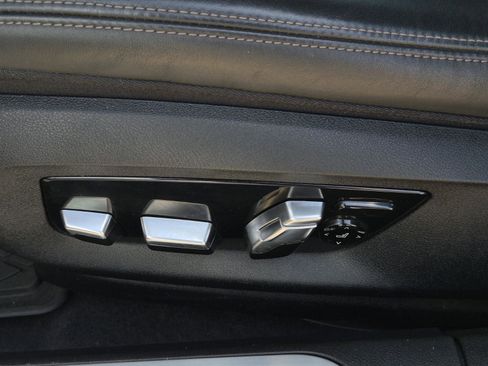 Used 2021 BMW 740i w/ Premium Package RWD image 12