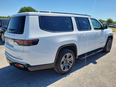 Used 2024 Jeep Wagoneer L Series II w/ Flexible Seating Group image 2