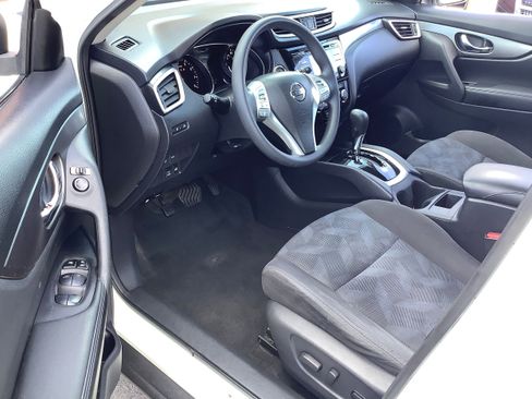 Used 2015 Nissan Rogue SV image 11