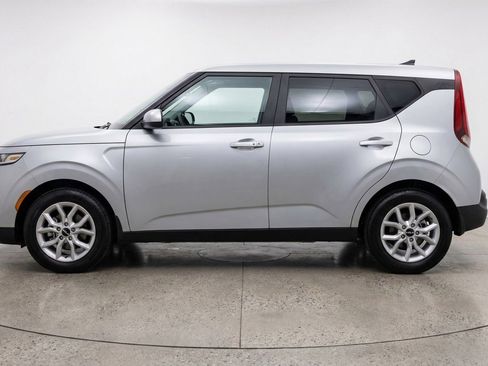 Used 2025 Kia Soul LX w/ LX Technology Package image 3