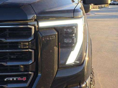 Used 2024 GMC Sierra 2500 AT4 w/ AT4 Premium Plus Package AWD/4WD image 3