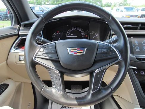 Certified 2019 Cadillac XT5 Luxury FWD image 17