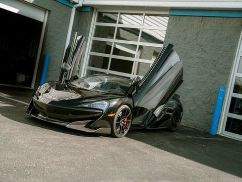 Used 2020 McLaren 600LT Spider RWD image 28