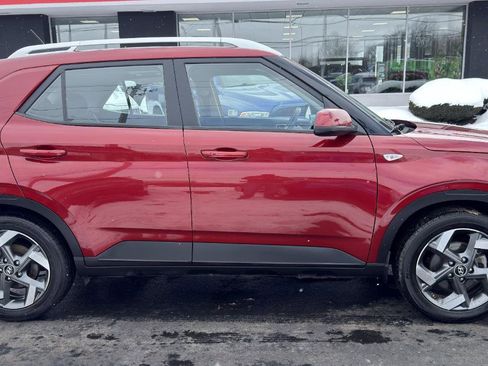 Used 2024 Hyundai Venue SEL image 13