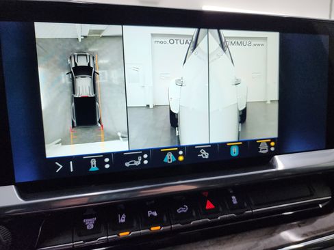 Used 2024 Chevrolet Silverado 3500 LTZ w/ LTZ Convenience Package image 19