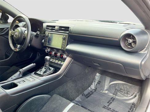 Used 2025 Toyota GR86 Premium w/ ALL Weather Mat Package (TMS) image 27
