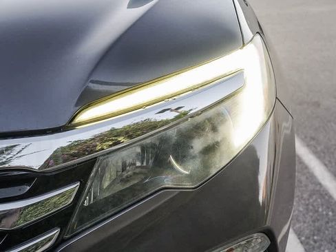 Used 2017 Honda Pilot Touring image 8