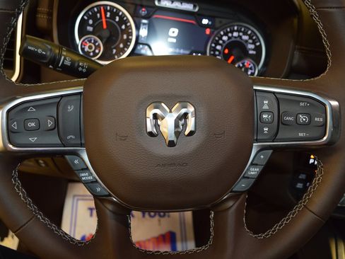Used 2025 RAM 1500 Laramie AWD/4WD image 18