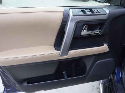 Used 2016 Toyota 4Runner SR5 Premium image 10