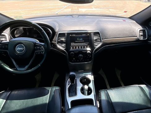 Used 2018 Jeep Grand Cherokee Overland RWD image 8