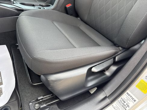 Used 2025 Toyota Corolla LE FWD image 12