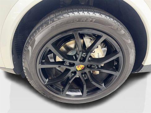Used 2020 Porsche Cayenne w/ Premium Package image 85