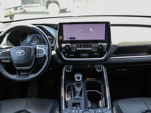Certified 2024 Toyota Grand Highlander XLE FWD image 12