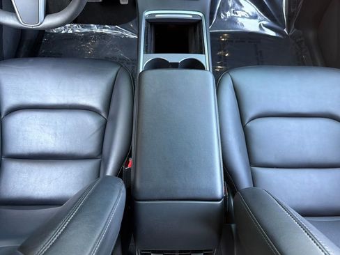 Used 2022 Tesla Model Y Long Range image 46